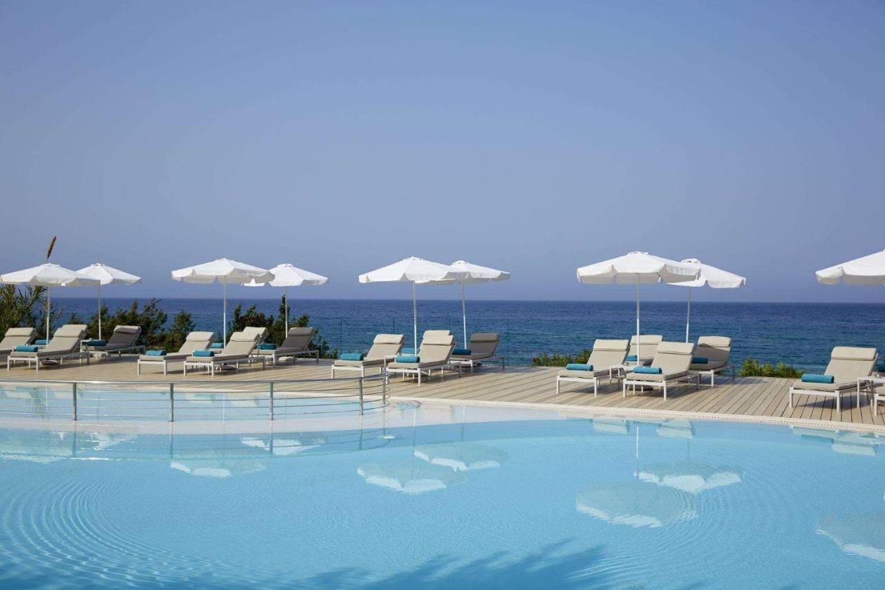 Pelekas Monastery Hotel Exterior foto A pool at a hotel in Crete, Greece