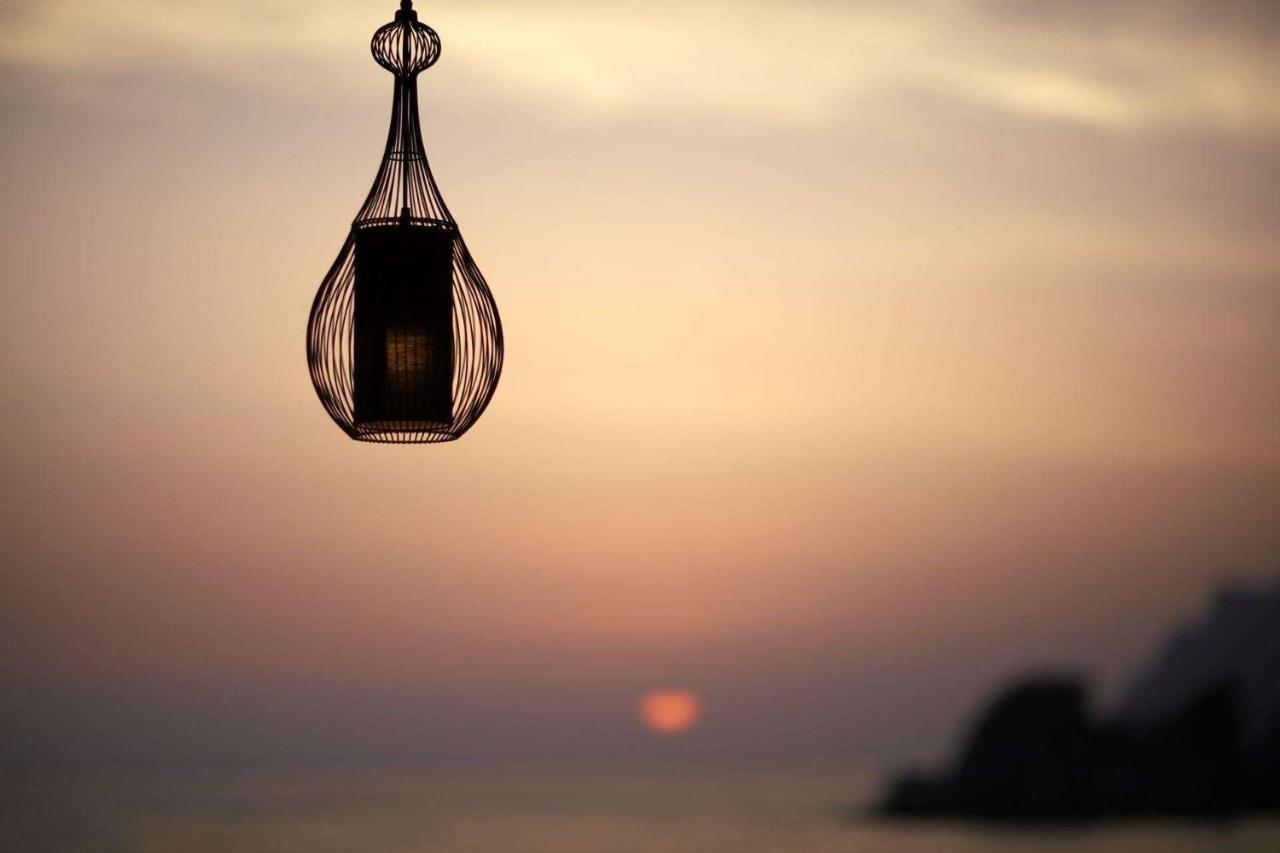 Pelekas Monastery Hotel Exterior foto Sunset at the beach