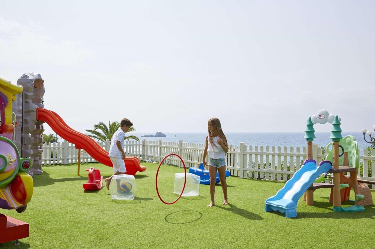 Pelekas Monastery Hotel Exterior foto Children playing on the deck of a cruise ship