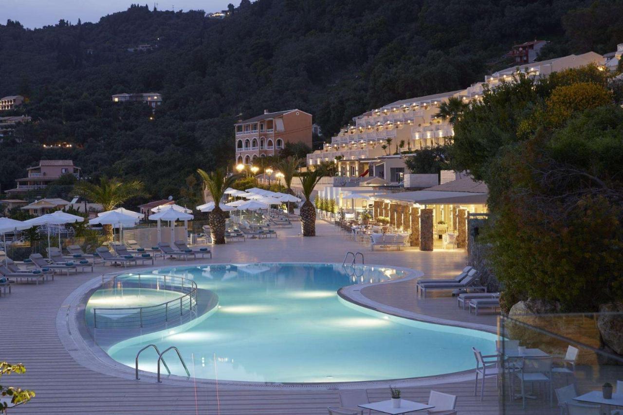 Pelekas Monastery Hotel Exterior foto The resort at night