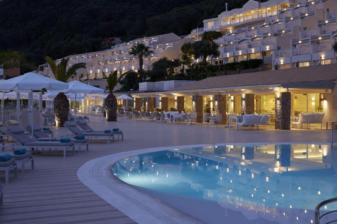 Pelekas Monastery Hotel Exterior foto The resort at night