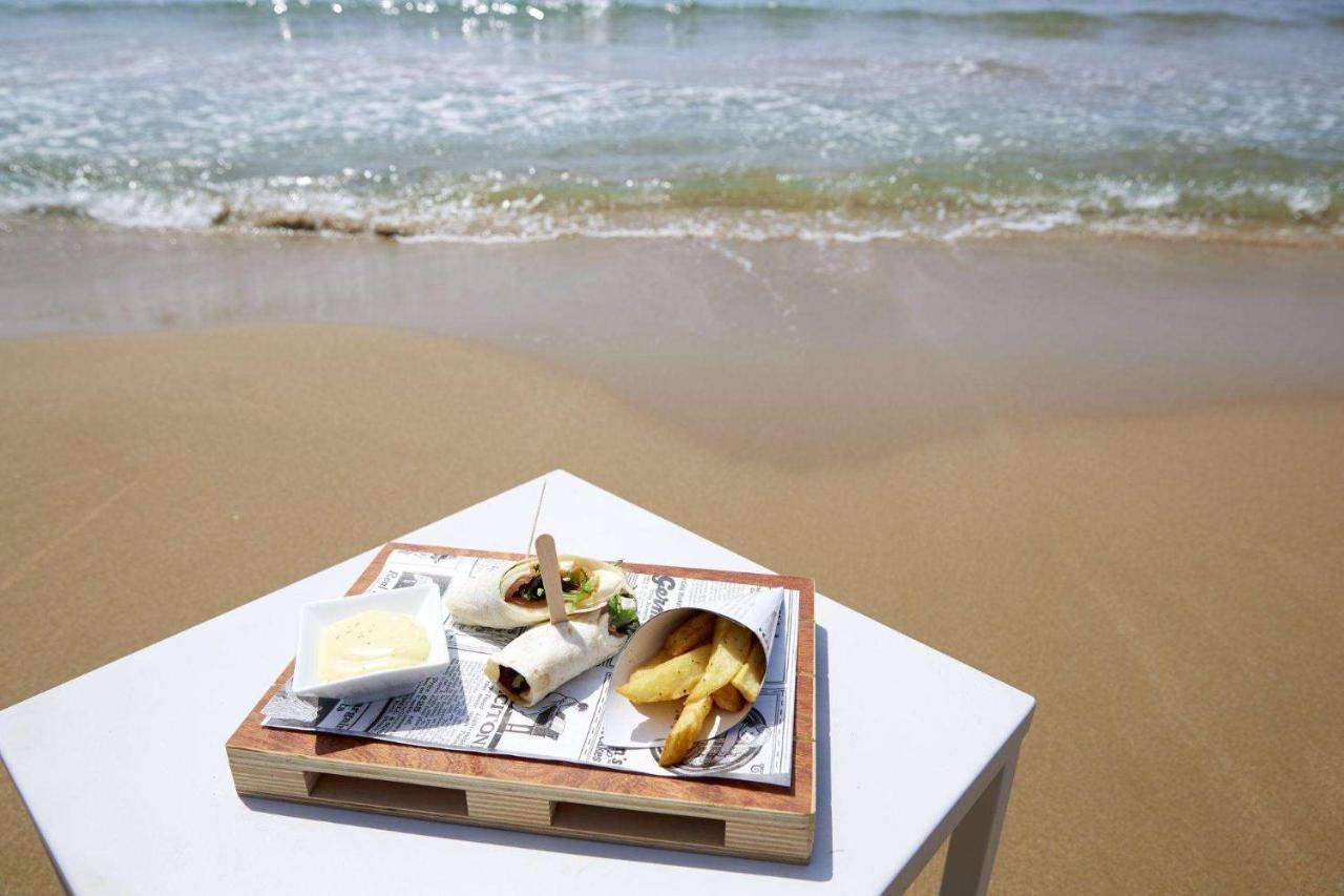Pelekas Monastery Hotel Exterior foto A beachside picnic